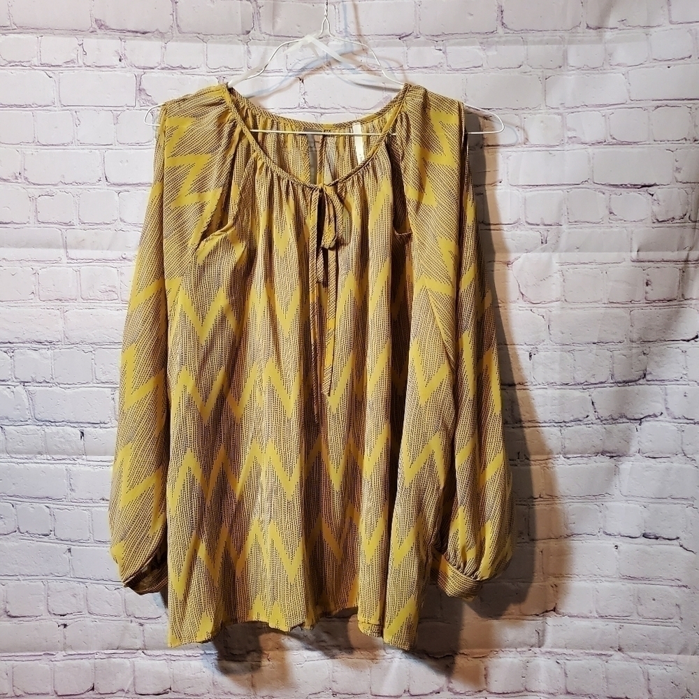 HELLO MISS Keyhole Blouse with Cutouts Size L